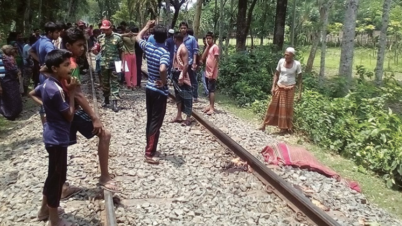 নরসিংদীতে ট্রেনে কাটা পড়ে যুবক নিহত