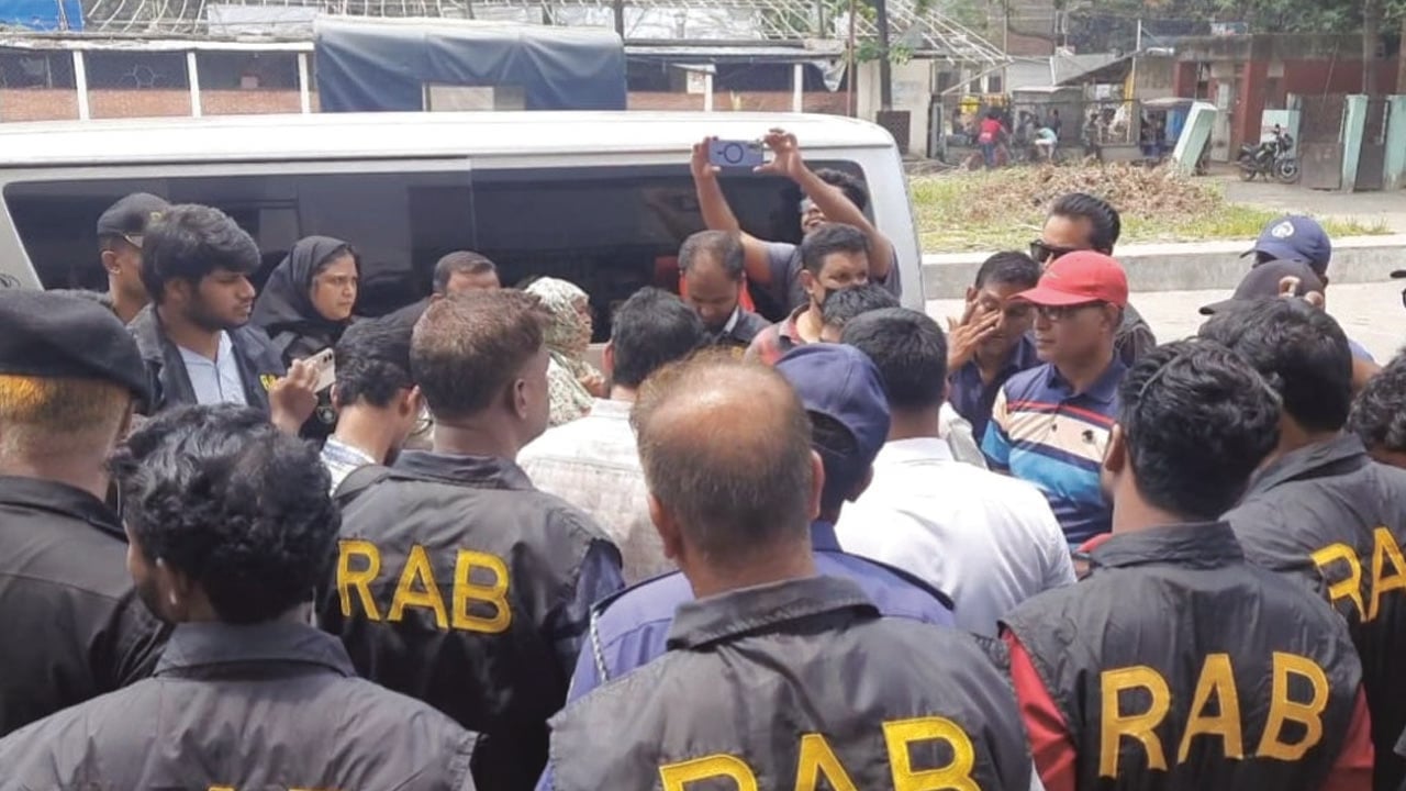 নারায়ণগঞ্জে ডাক্তার দেখার সিরিয়াল বেচাকেনা, আটক ৪