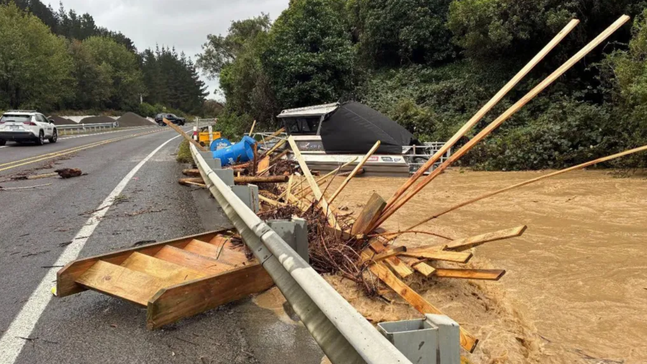 নিউজিল্যান্ডের ওয়েলিংটনে ভারি বৃষ্টি ও বন্যা, নিখোঁজ ১