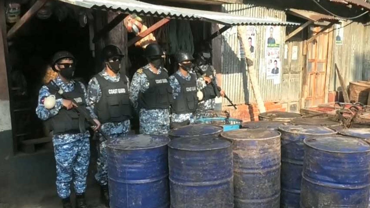 নোয়াখালীতে ৩ হাজার লিটার জ্বালানি তেল জব্দ