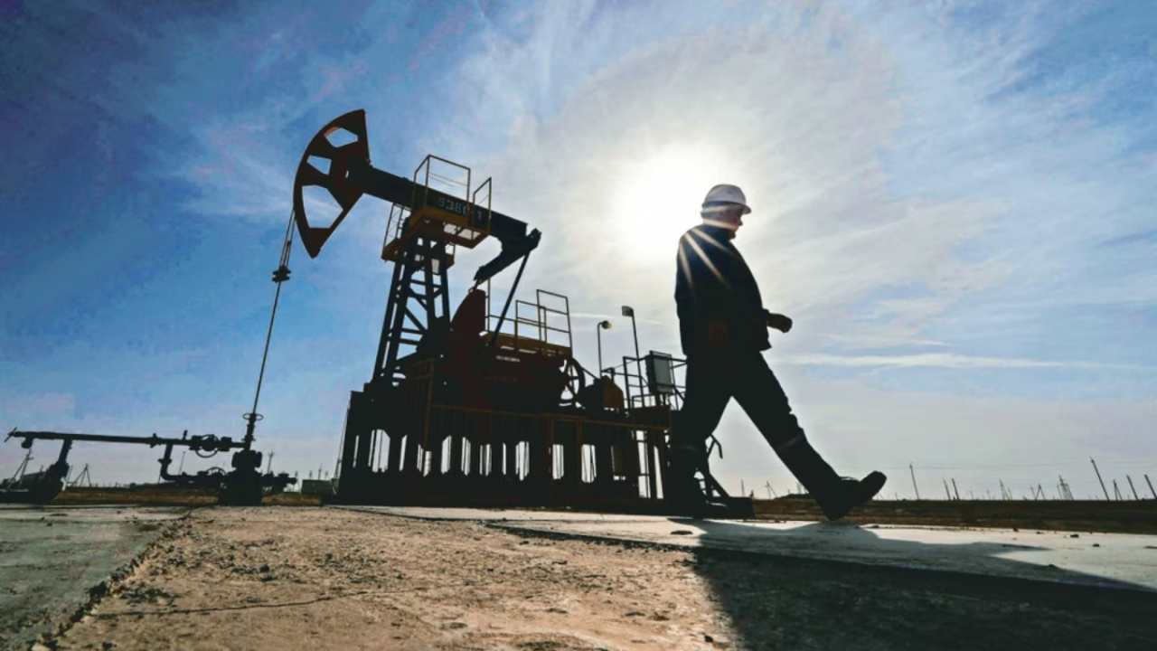 ট্রাম্পের দাবির পর বিশ্ববাজারে তেলের বড় দরপতন