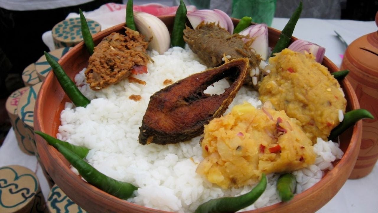 দেখে নিন পহেলা বৈশাখের ঐতিহ্যবাহী খাবার পান্তা-ইলিশ ও ভর্তার রেসিপি