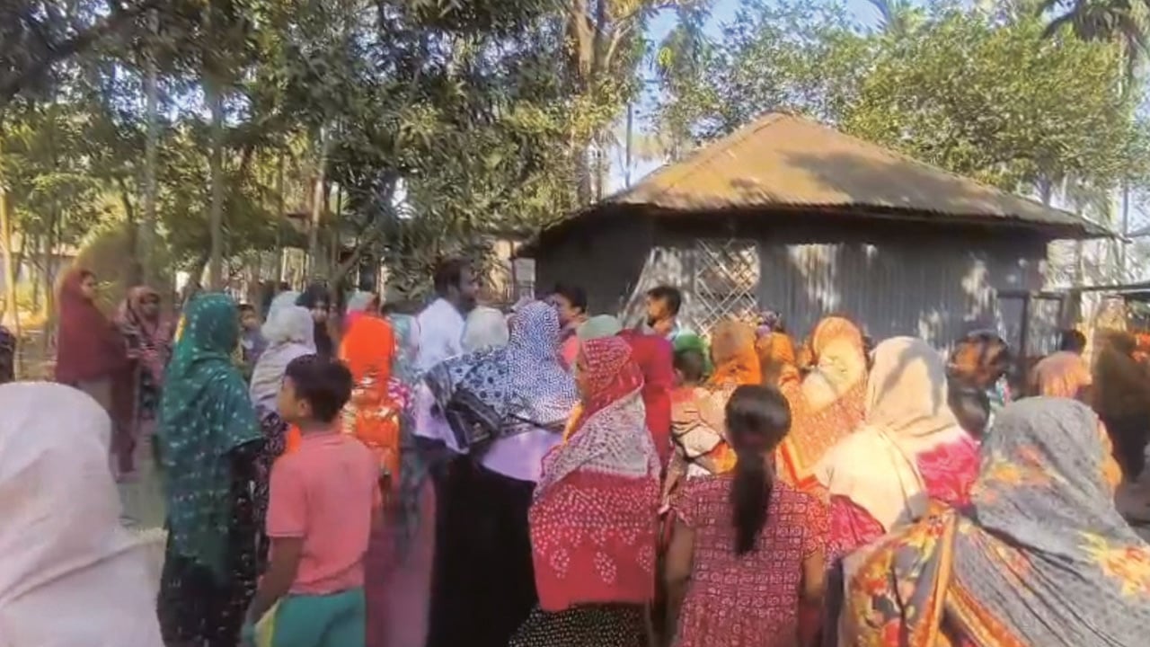 উঠানে দাদির মরদেহ, নাতনিকে ধর্ষণের পর হত্যা