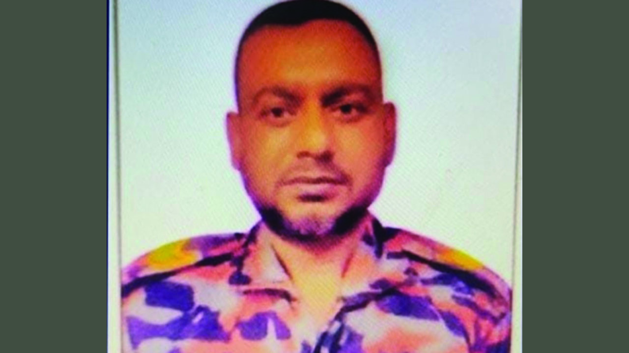 আহতদের উদ্ধারে গিয়ে প্রাণ হারালেন ফায়ার ফাইটার