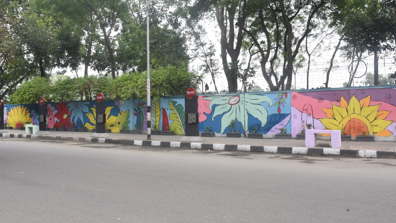 ঢাকা দক্ষিণ সিটি কর্পোরেশনের বিশেষ উদ্যোগে নান্দনিক রূপ পেয়েছে ঢাকা মেডিকেল কলেজ হাসপাতালের সামনের ফুটপাত