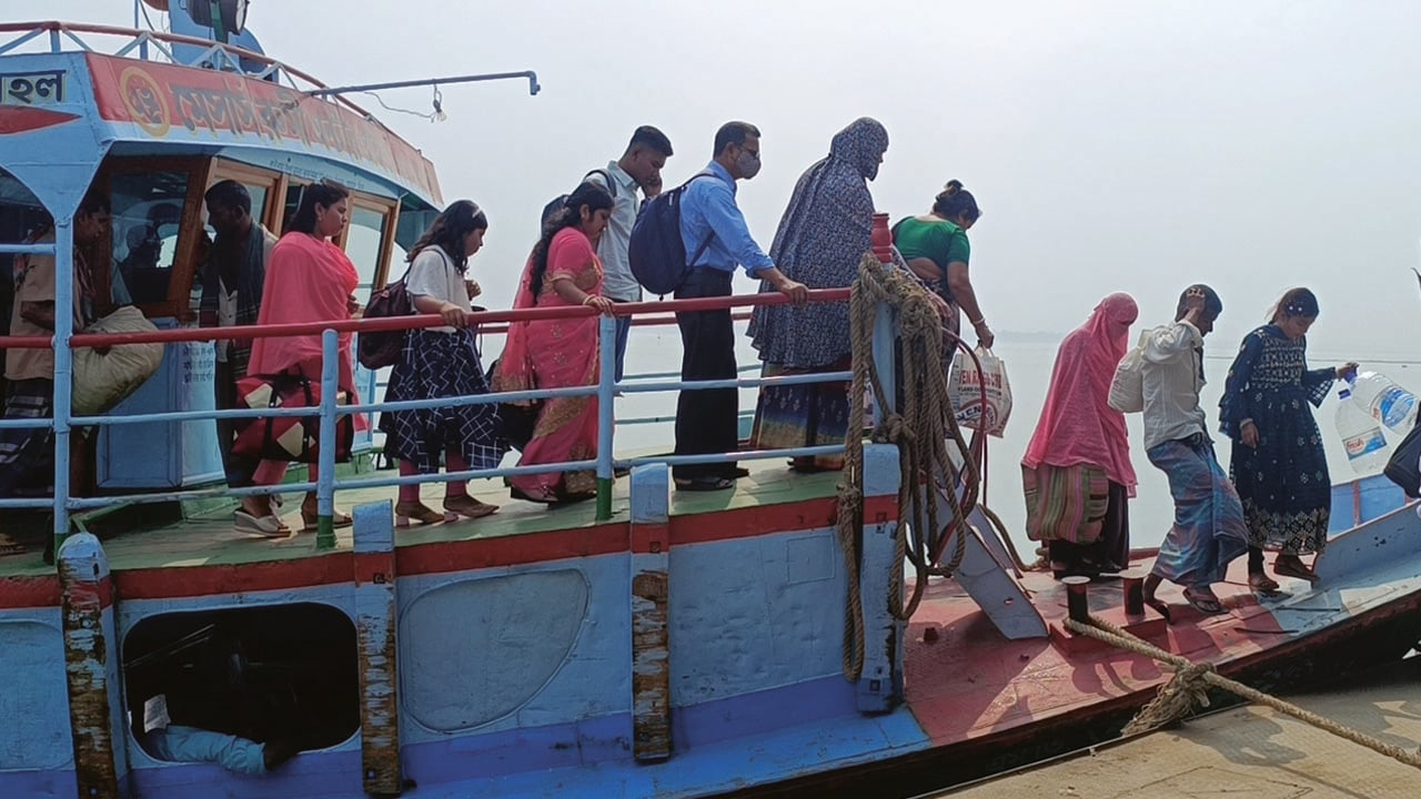 পাটুরিয়া-দৌলতদিয়া নৌপথে ঈদযাত্রায় ভোগান্তি