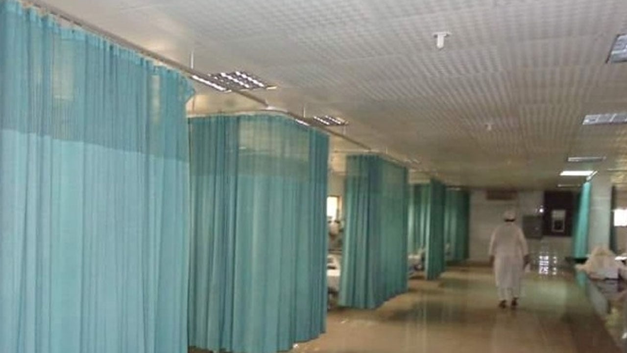 ফরিদপুর মেডিকেলে পর্দা কেলেঙ্কারি: ৬ আসামিকে অব্যাহতি