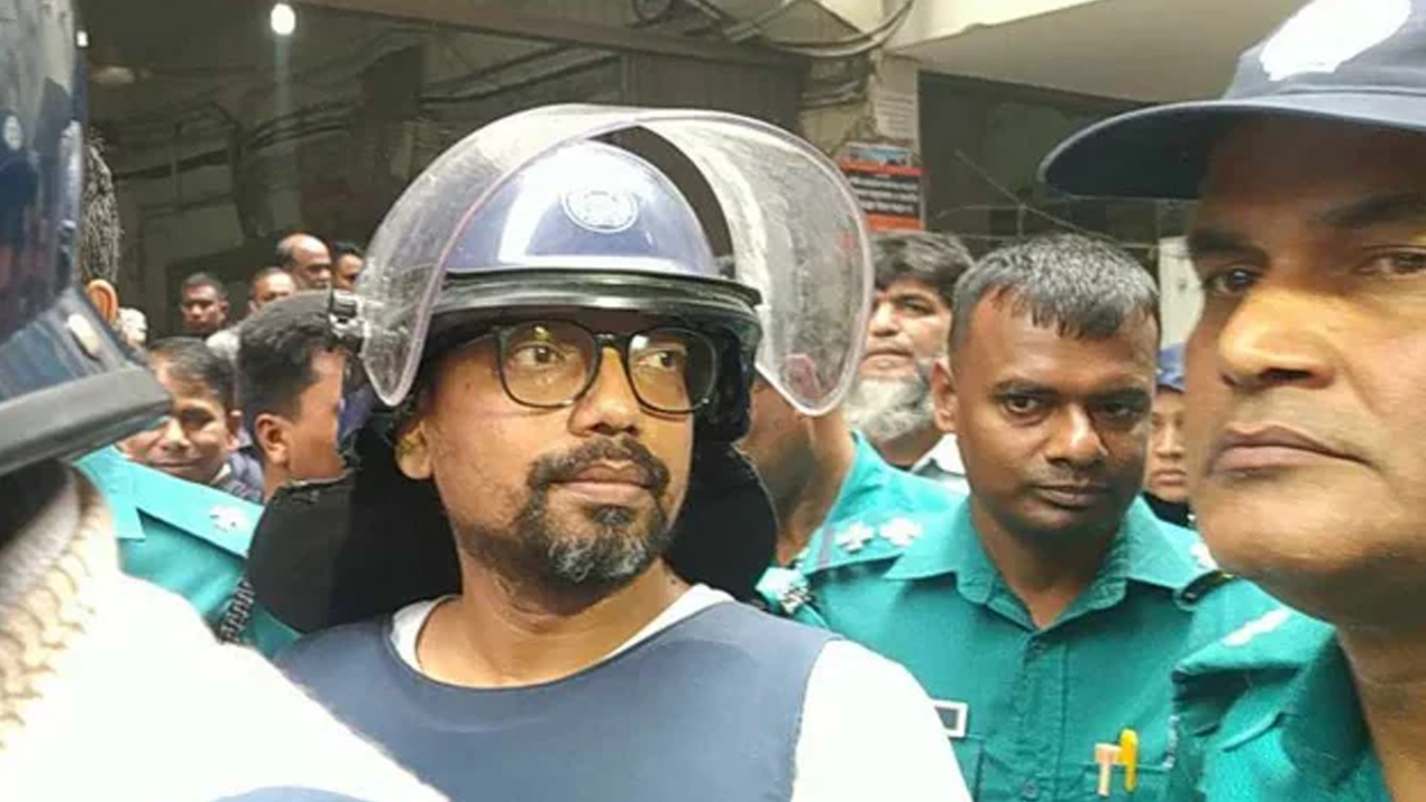 ‘পলকের কোমরের ৩টি হাড় সরে গেছে’