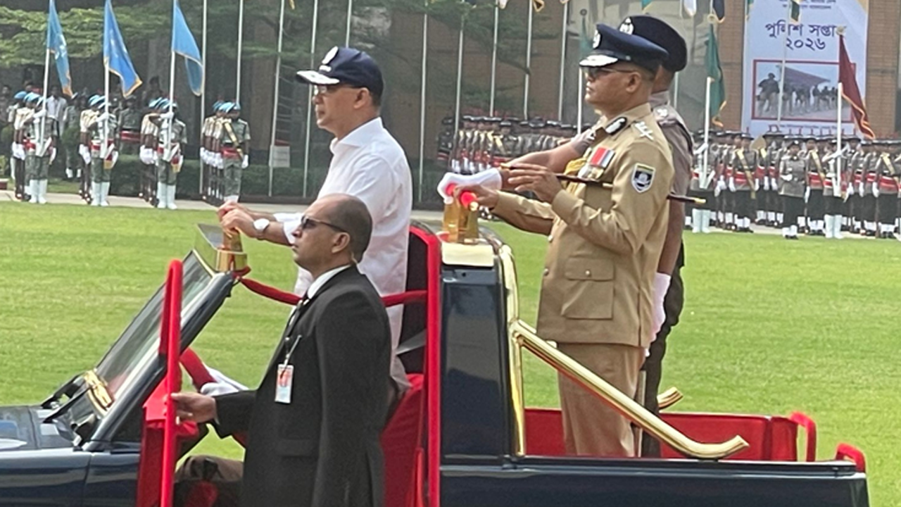 প্রধানমন্ত্রী তারেক রহমান পুলিশ লাইন্স মাঠে ‘কল্যাণ প্যারেড’ পরিদর্শন করেন