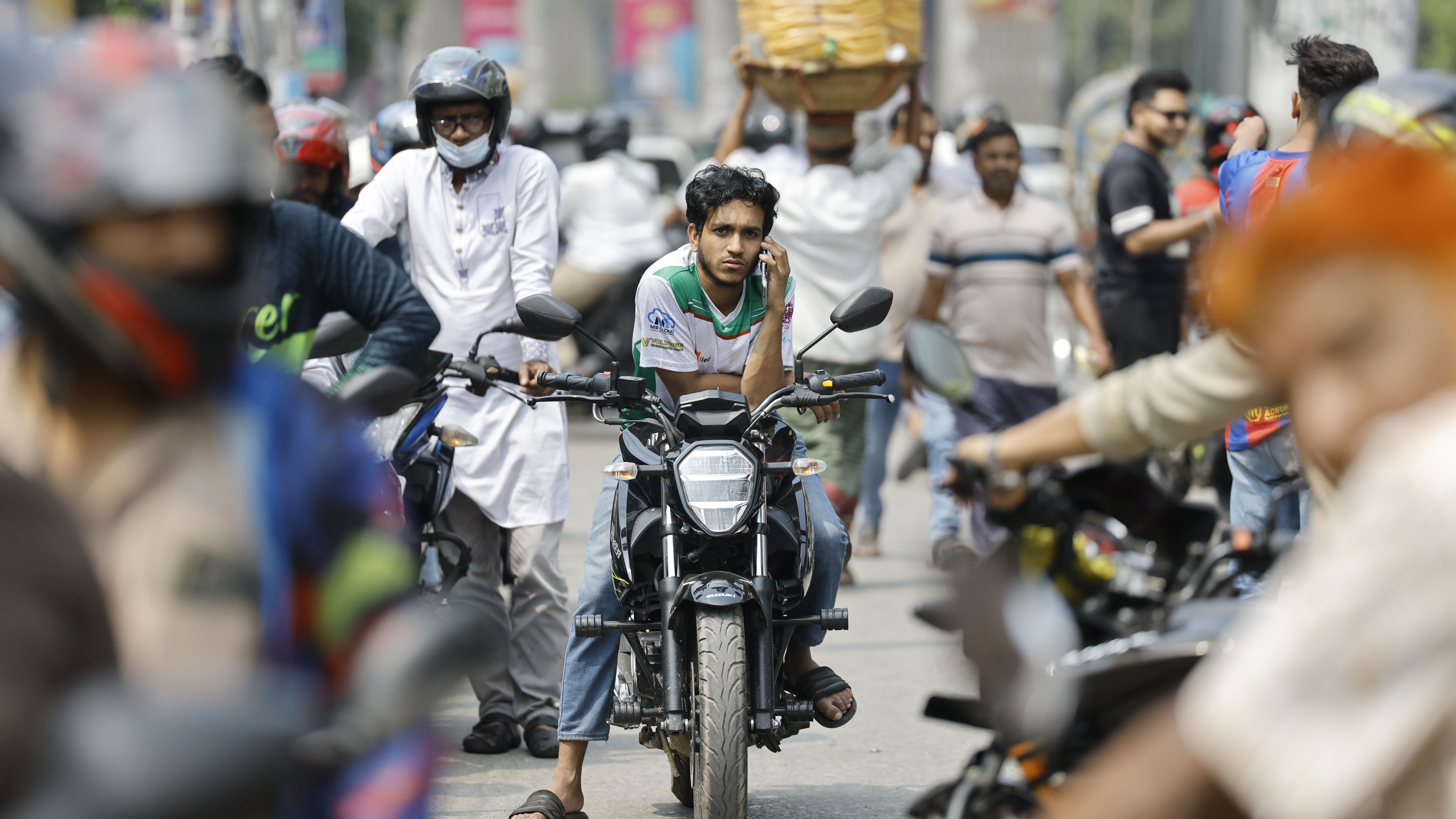 তেলের জন্য আবার হাহাকার