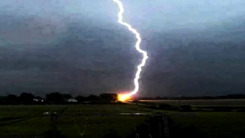 চুয়াডাঙ্গায় বজ্রপাতে স্কুলছাত্রসহ নিহত ২