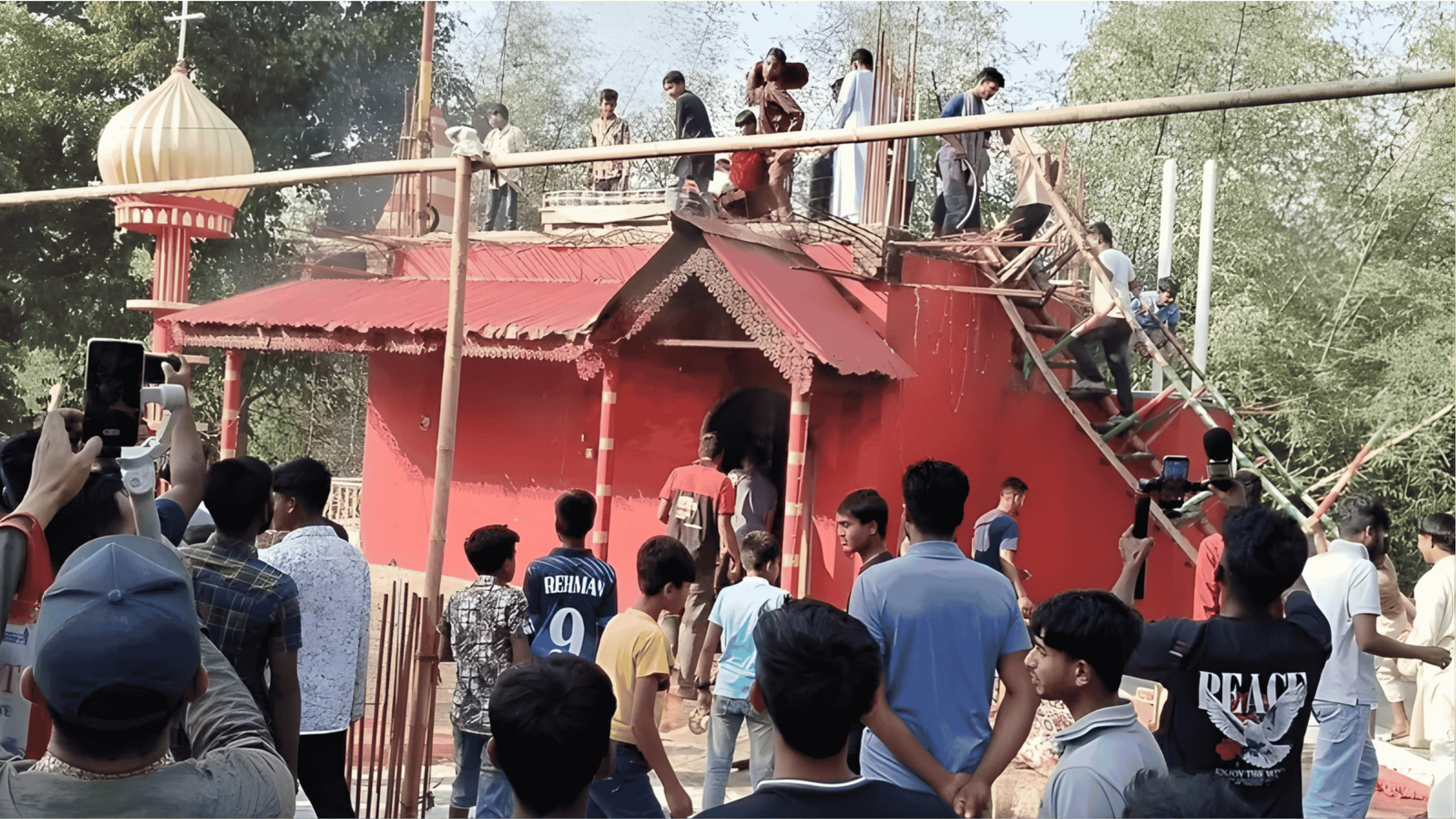 কুষ্টিয়ায় পীর হত্যা: ধর্মীয় অবমাননার পুরোনো ভিডিও ছড়িয়ে হামলা-ভাঙচুর