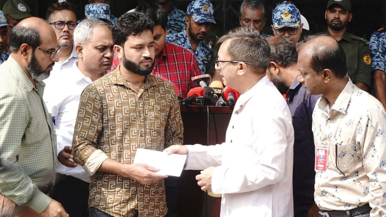 বাহরাইনে নিহত প্রবাসী গিরিশের মরদেহ পরিবারের কাছে হস্তান্তর