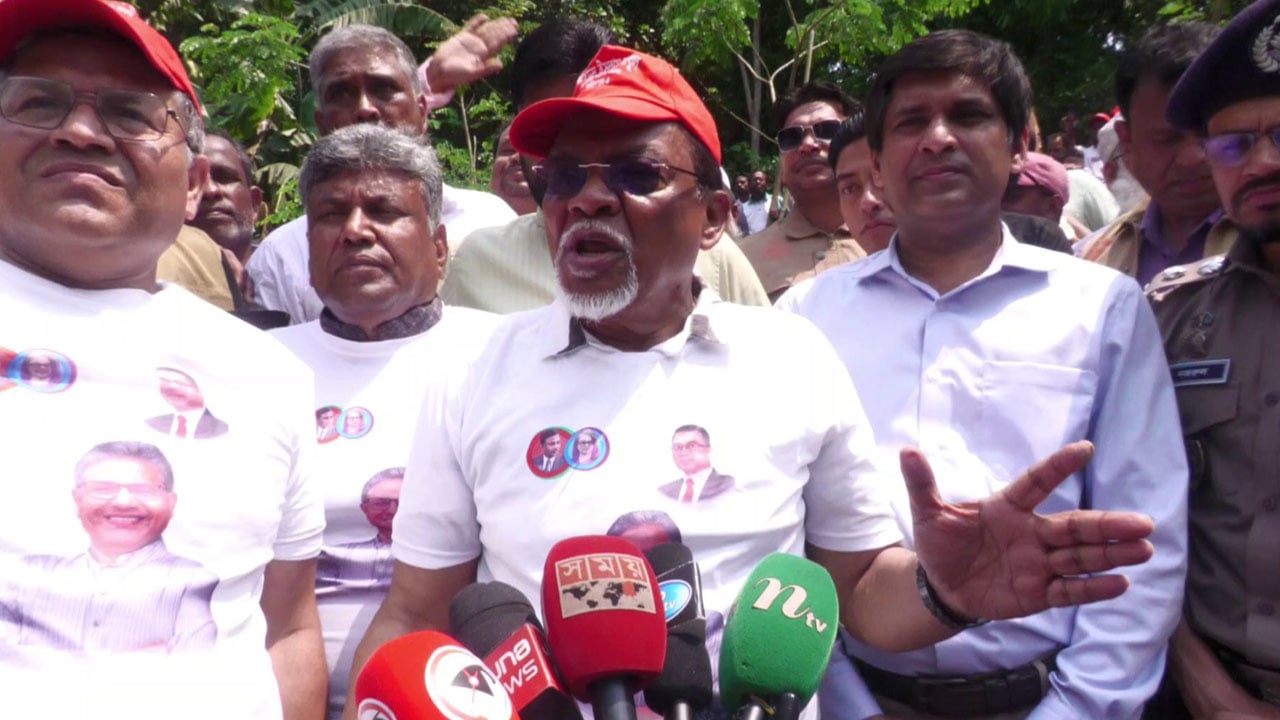 প্রচুর তেল মজুত আছে, আতঙ্কিত হওয়ার কোনো কারণ নেই