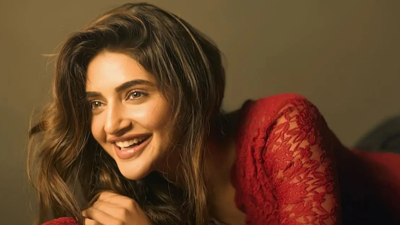 ‘পিরিয়ড’ নিয়ে মন্তব্য, বিতর্কের মুখে অভিনেত্রী শ্রীলীলা