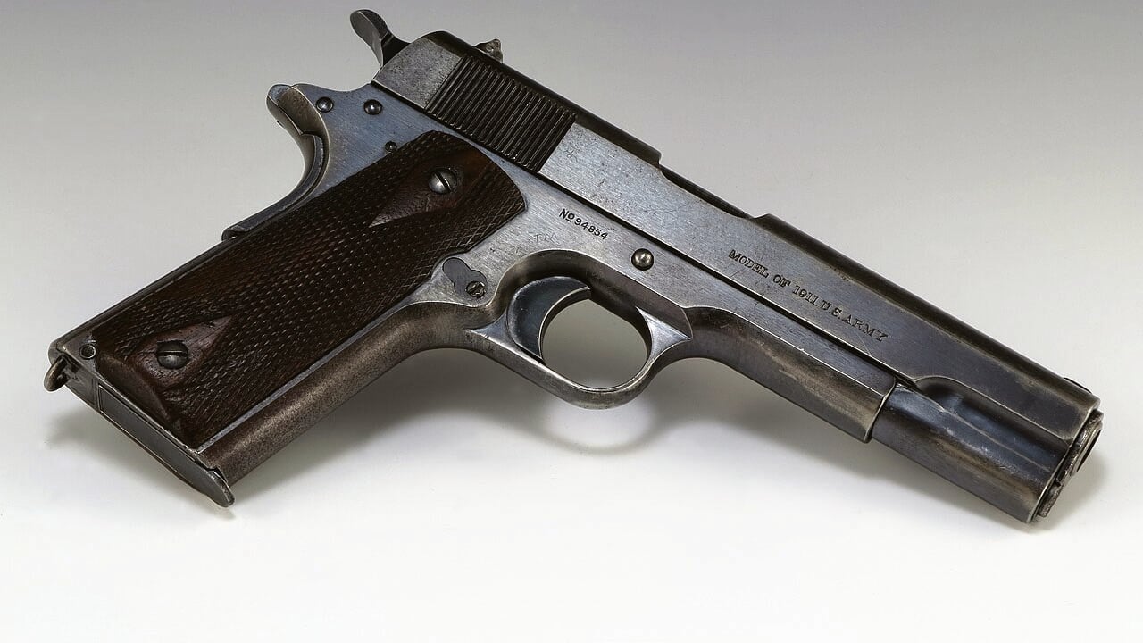 নারায়ণগঞ্জে অন-ডিউটি পুলিশ সদস্যের পিস্তল ছিনতাই