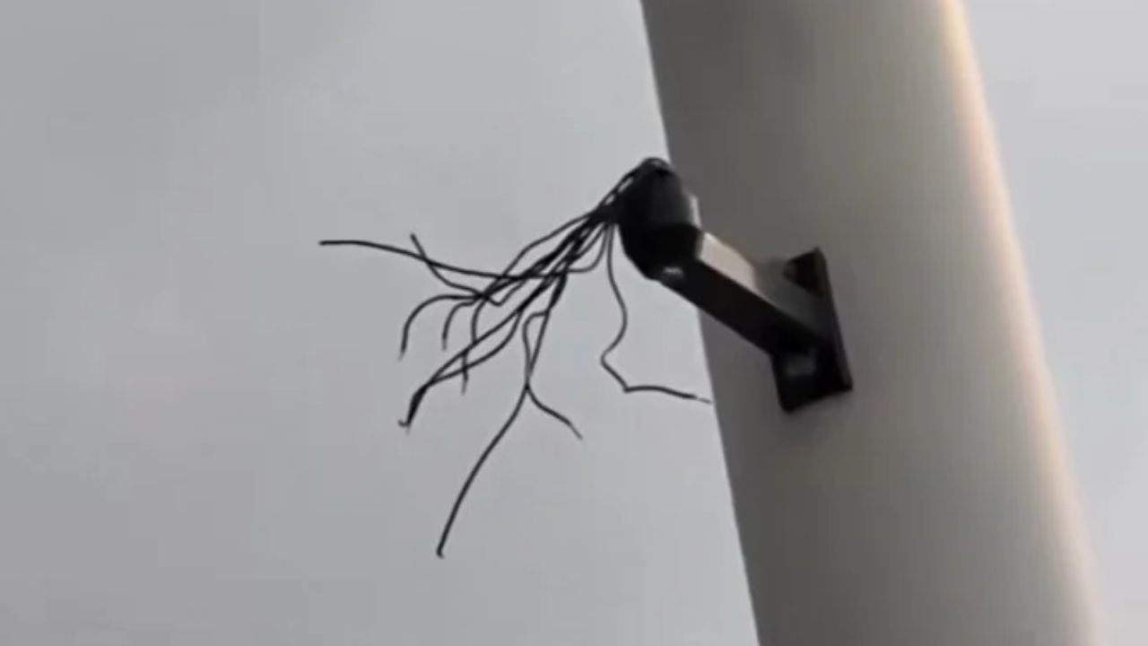 রাজধানীতে নতুন বসানো এআই ট্রাফিক ক্যামেরা চুরি
