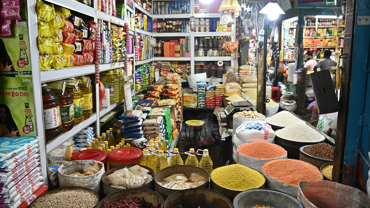 রাজস্ব বাড়াতে করের চাপ, কঠিন বাস্তবতায় নাগরিক জীবন