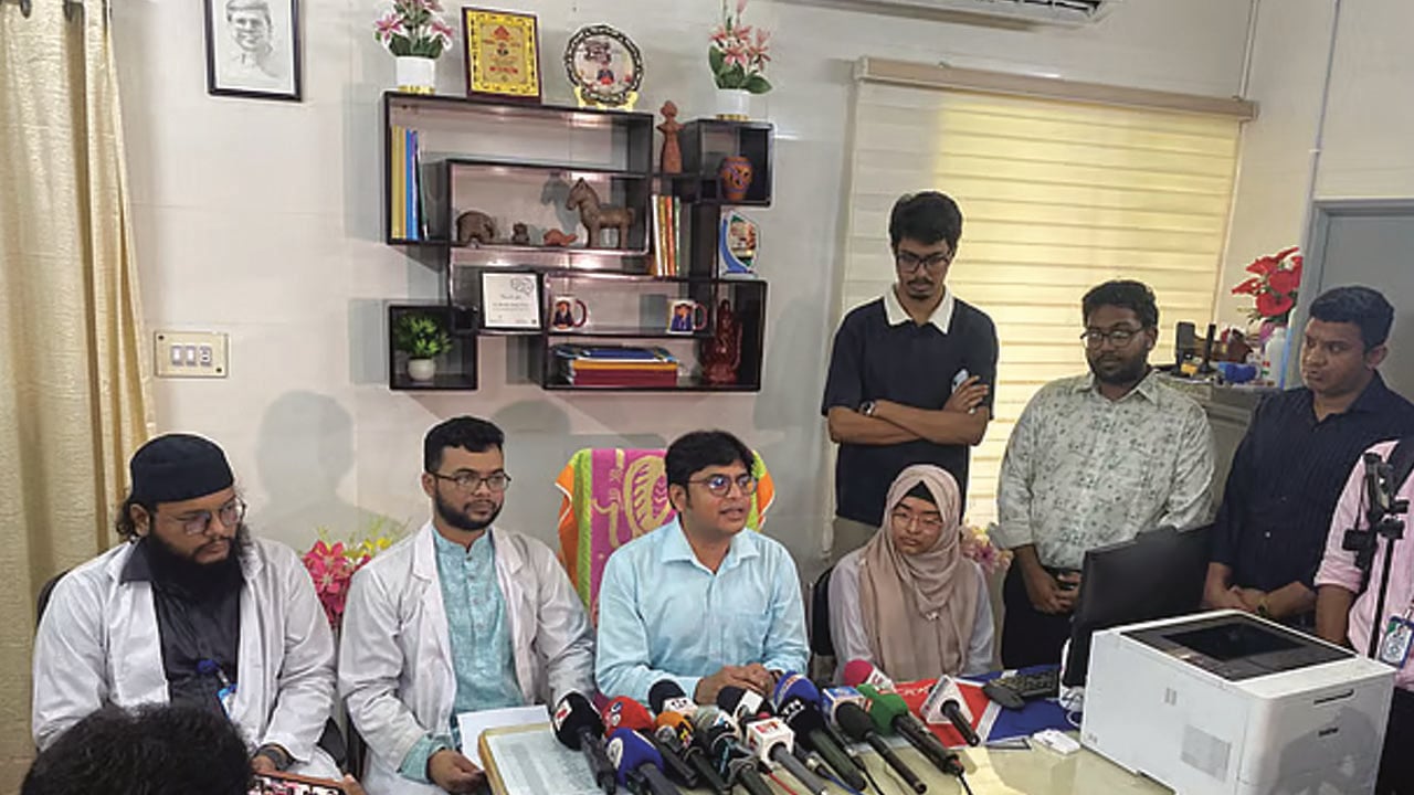 রাজশাহী মেডিকেলে ইন্টার্ন চিকিৎসকদের কর্মবিরতি প্রত্যাহার