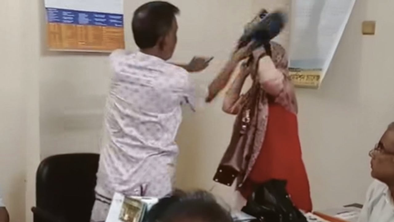 রাজশাহীর সেই শিক্ষিকা বরখাস্ত