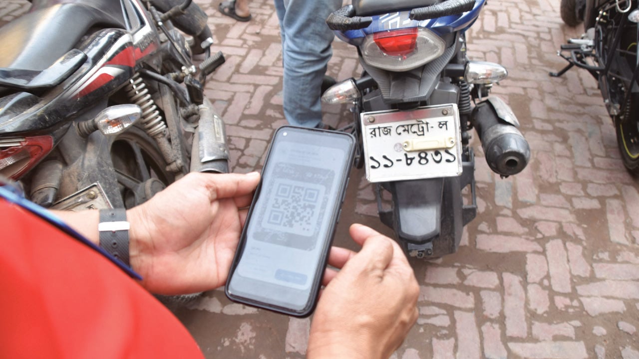 রাজশাহীতে ফুয়েল অ্যাপ চালু, তেল মিলবে পাঁচ দিনে একবার