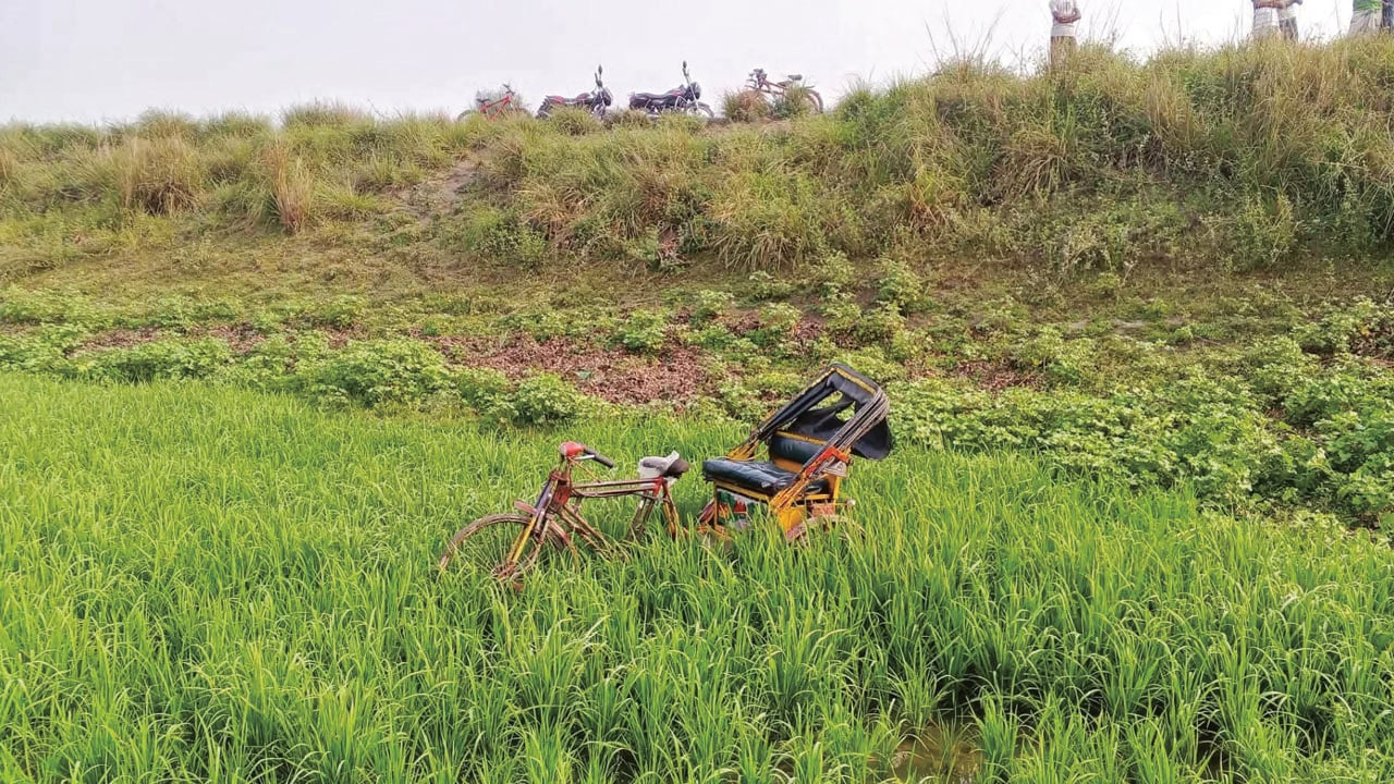 সন্ধ্যায় রিকশা নিয়ে বের হন ফজলু, সকালে মিললো মরদেহ