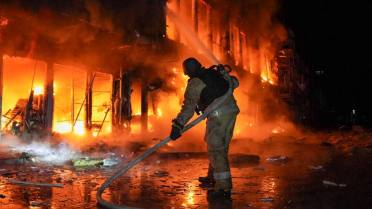 রাশিয়ার ড্রোন-ক্ষেপণাস্ত্র হামলায় ইউক্রেনে নিহত ১৮