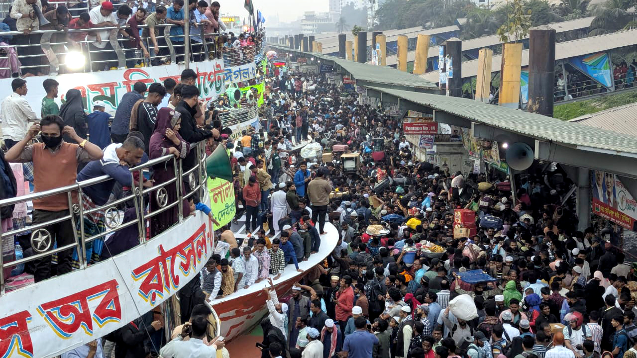 সদরঘাটে ছিল ঈদের ছুটির মতো উপচেপড়া ভিড়