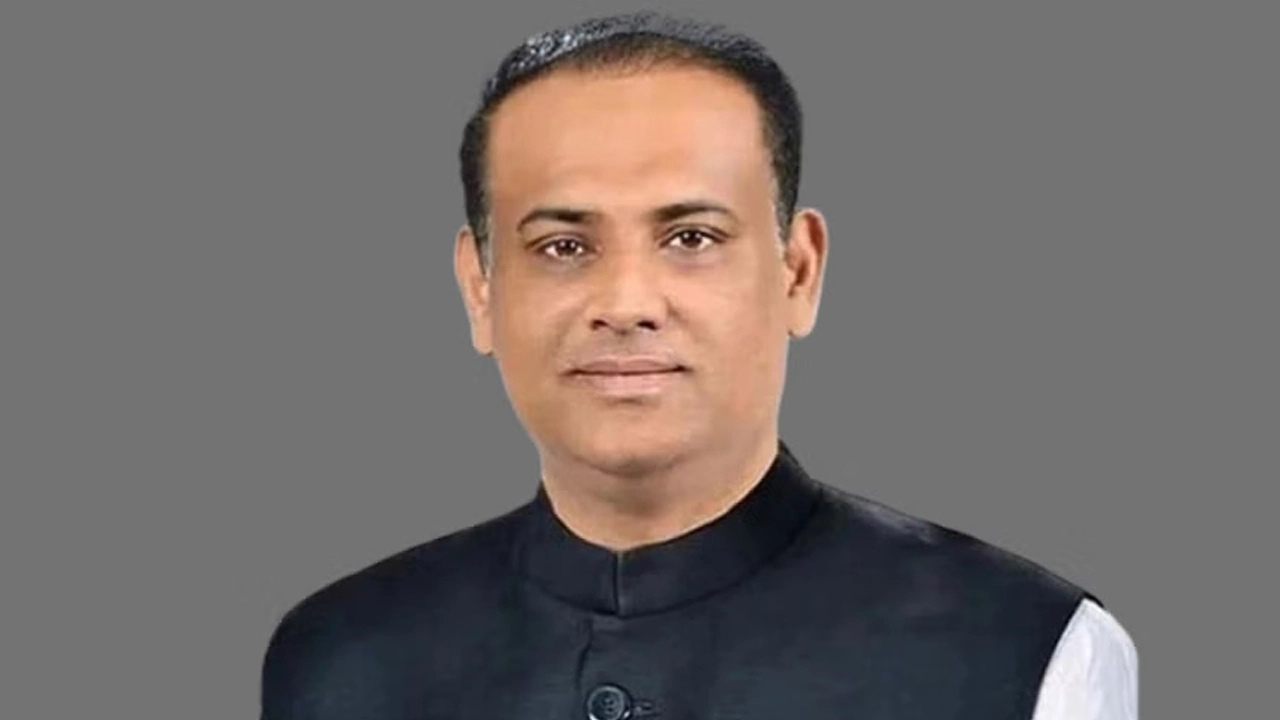 সাবেক ভূমিমন্ত্রী সাইফুজ্জামানসহ ৩৫ জনের বিরুদ্ধে দুদকের চার্জশিট