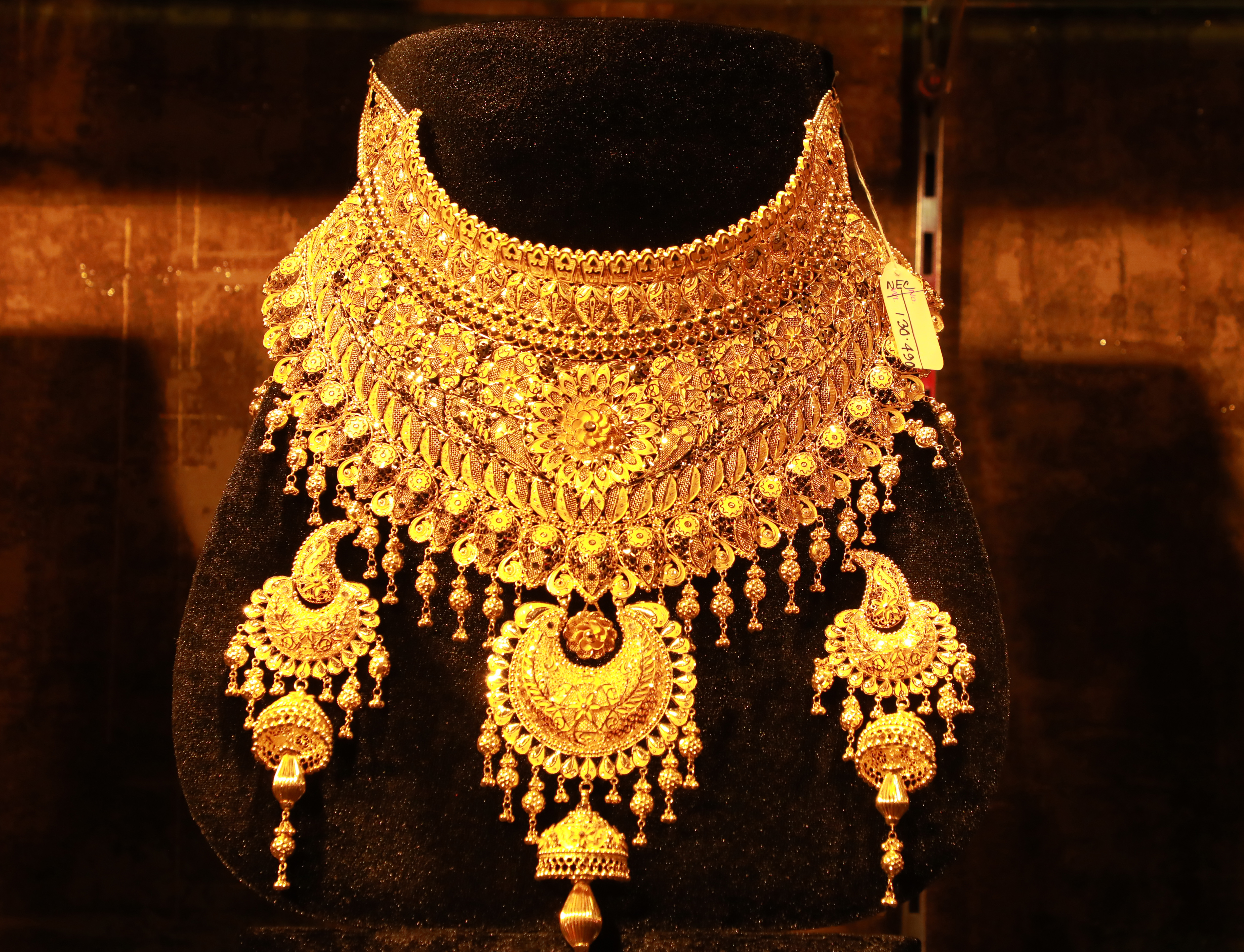 ভরিতে ৪ হাজার টাকা বাড়লো স্বর্ণের দাম