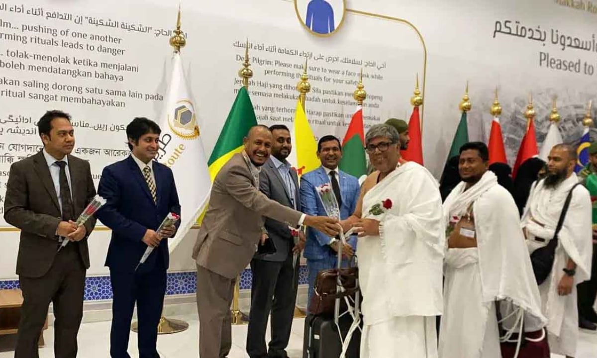 সৌদি আরবে পৌঁছেছে প্রথম হজ ফ্লাইট