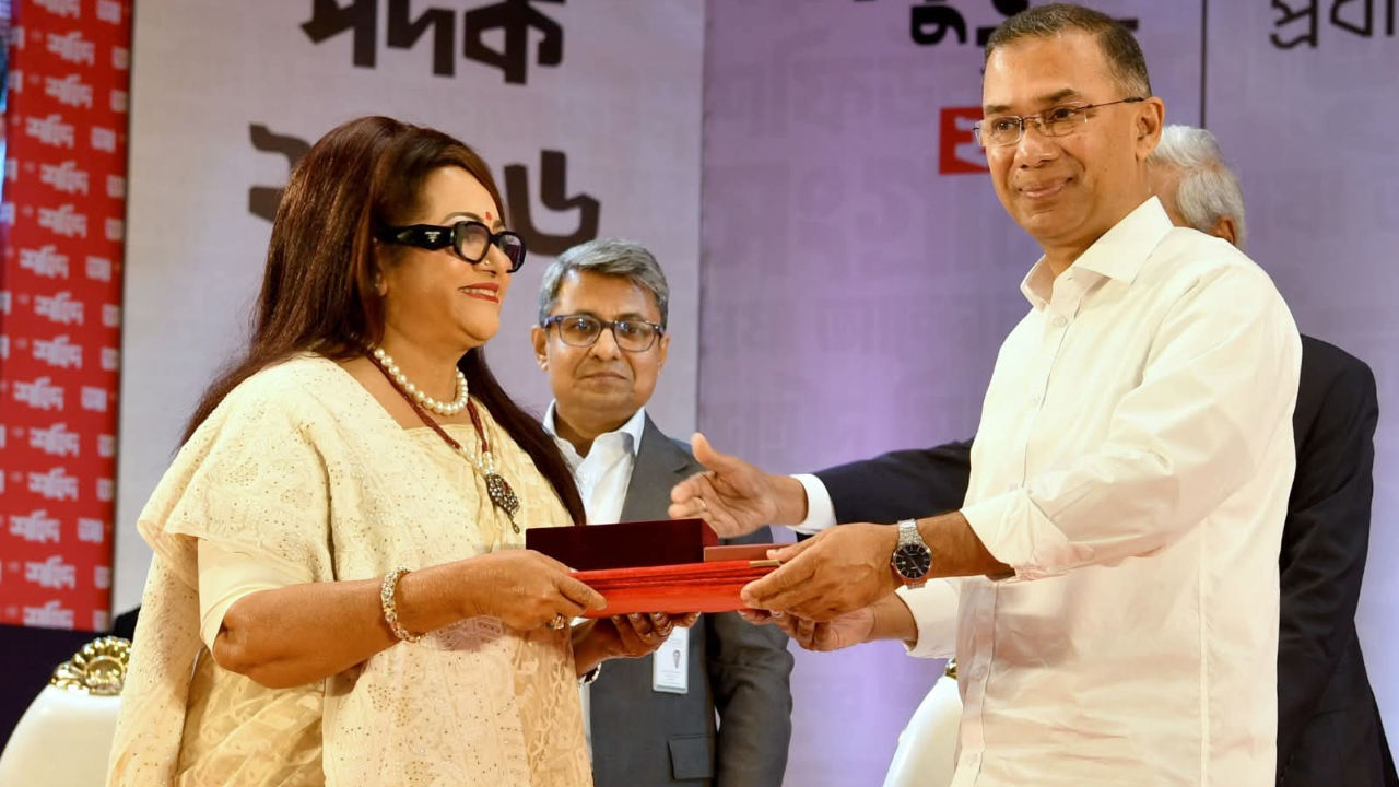 অভিনয়ে জন্য ফরিদা আক্তার ববিতা একুশে প্রদান করেন তারেক রহমান।