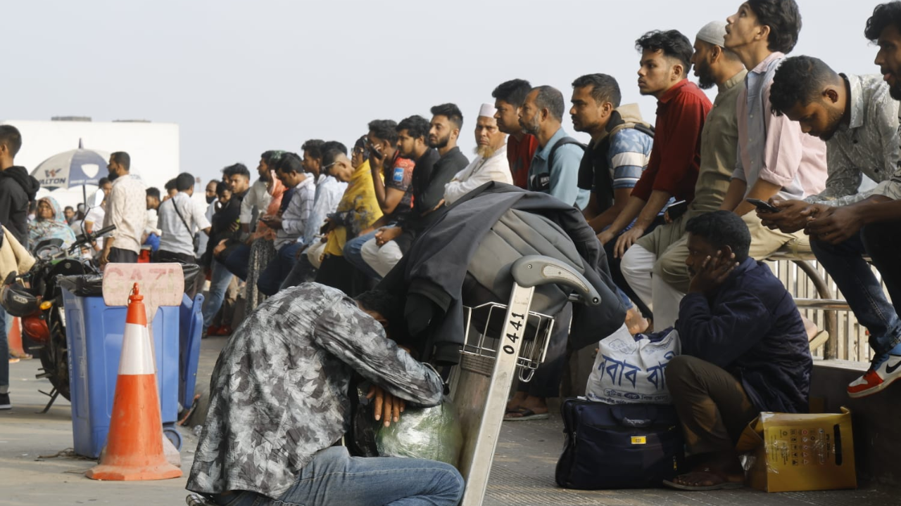 মধ্যপ্রাচ্যে উত্তেজনা: তিন দিনে ঢাকায় ১৭৩ ফ্লাইট বাতিল