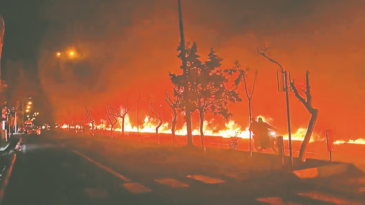 ইরানের তেল স্থাপনায় যুক্তরাষ্ট্র-ইসরায়েলের হামলা, নিহত অন্তত ৪১