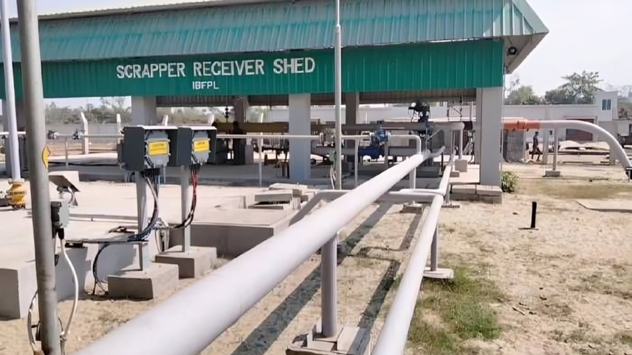 ভারত থেকে পাইপলাইনে ৫ হাজার টন ডিজেল আসছে