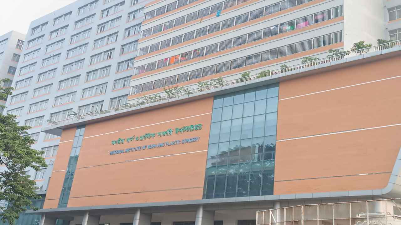 কুমিল্লায় গ্যাস সিলিন্ডার বিস্ফোরণে নারী-শিশুসহ দগ্ধ ৪