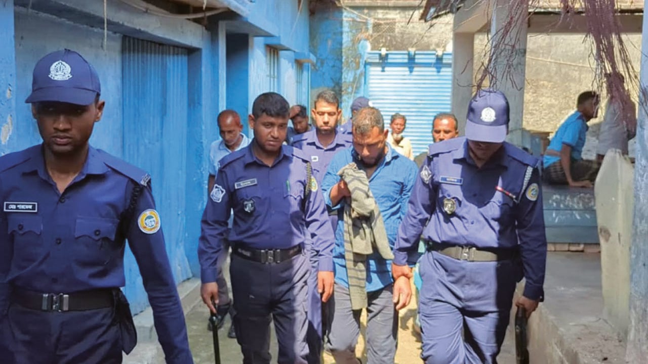 মরা মুরগি বিক্রির দায়ে ব্যবসায়ীকে ৭ মাসের কারাদণ্ড