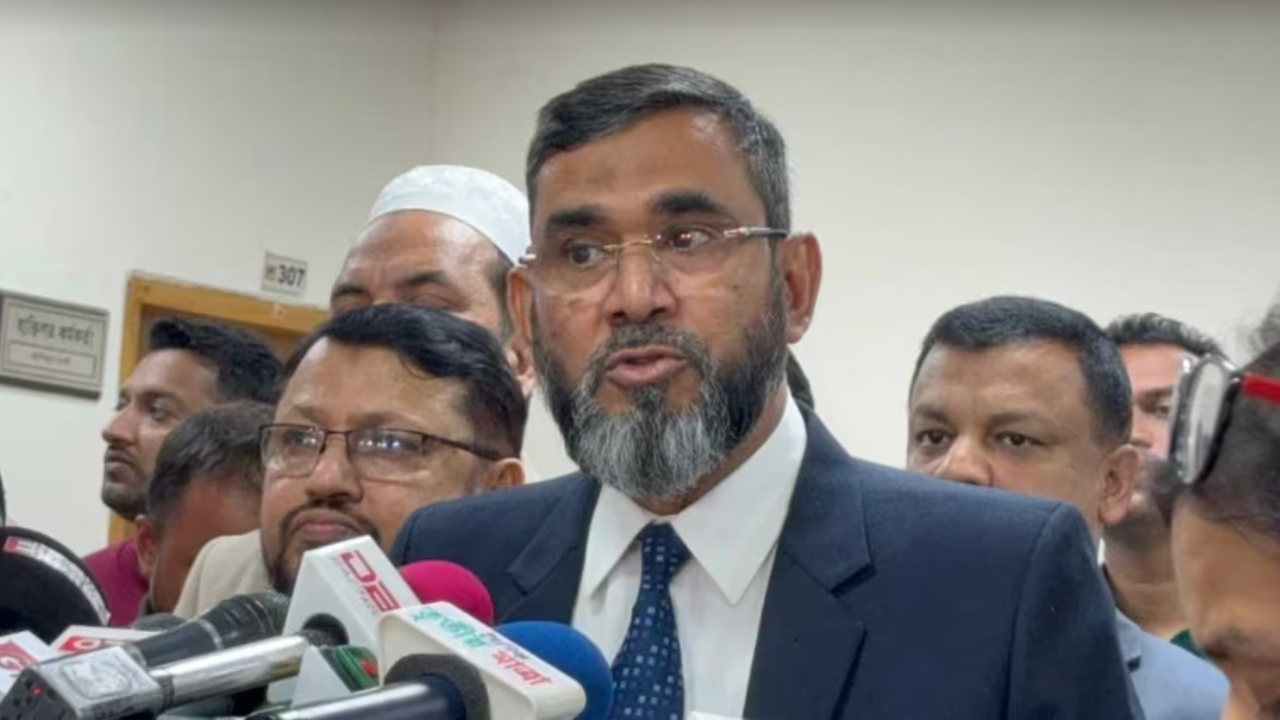 ভোটকেন্দ্রে সাংবাদিক ও পর্যবেক্ষকেরা মোবাইল নিতে পারবেন: ইসি সানাউল্লাহ