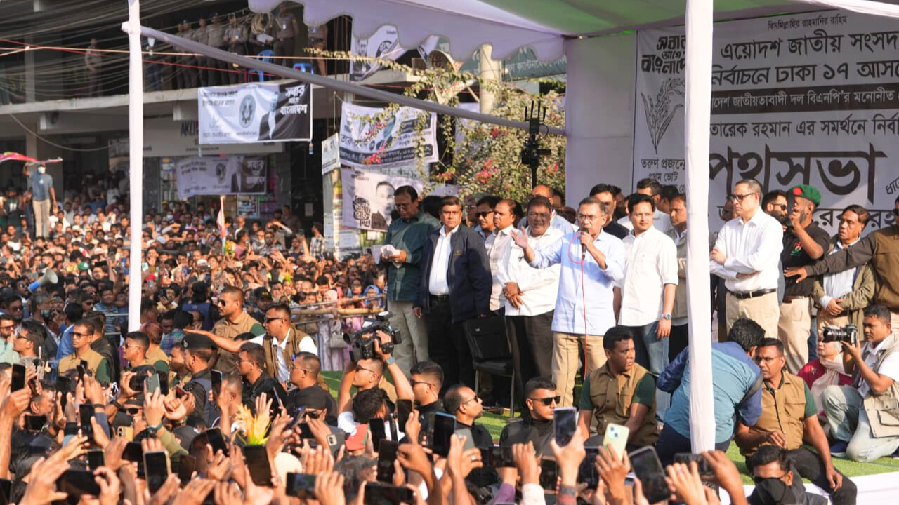 নির্বাচিত হলে ঢাকায় ৪০টি খেলার মাঠ তৈরি করবো: তারেক রহমান