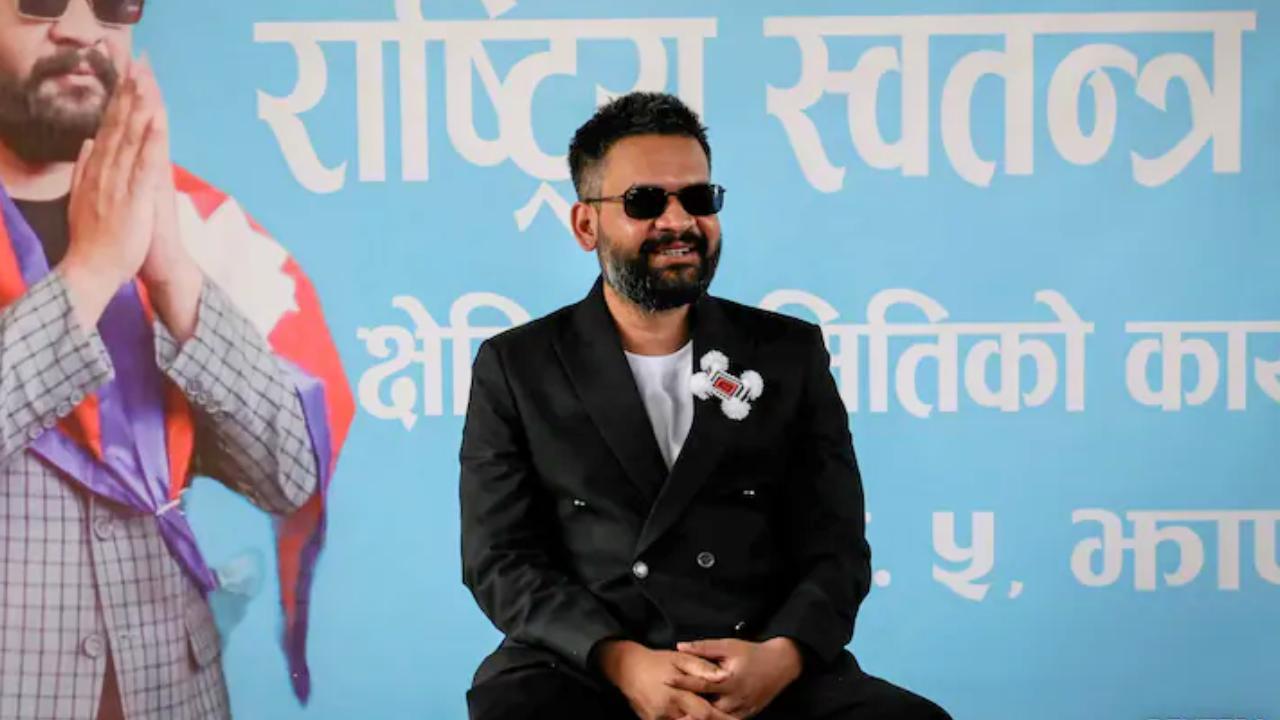 সংকটে নেপালের নতুন সরকার