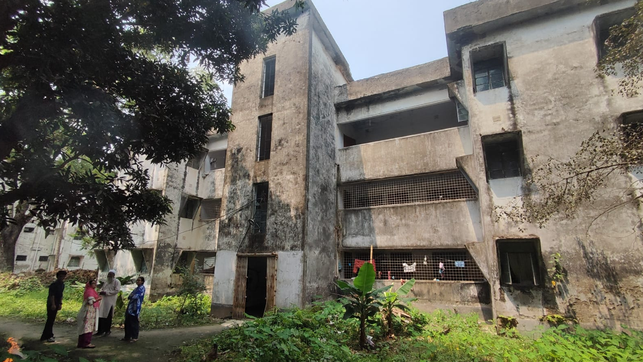 স্মৃতিতে অমলিন ঘোড়াশালের সেই কলোনি