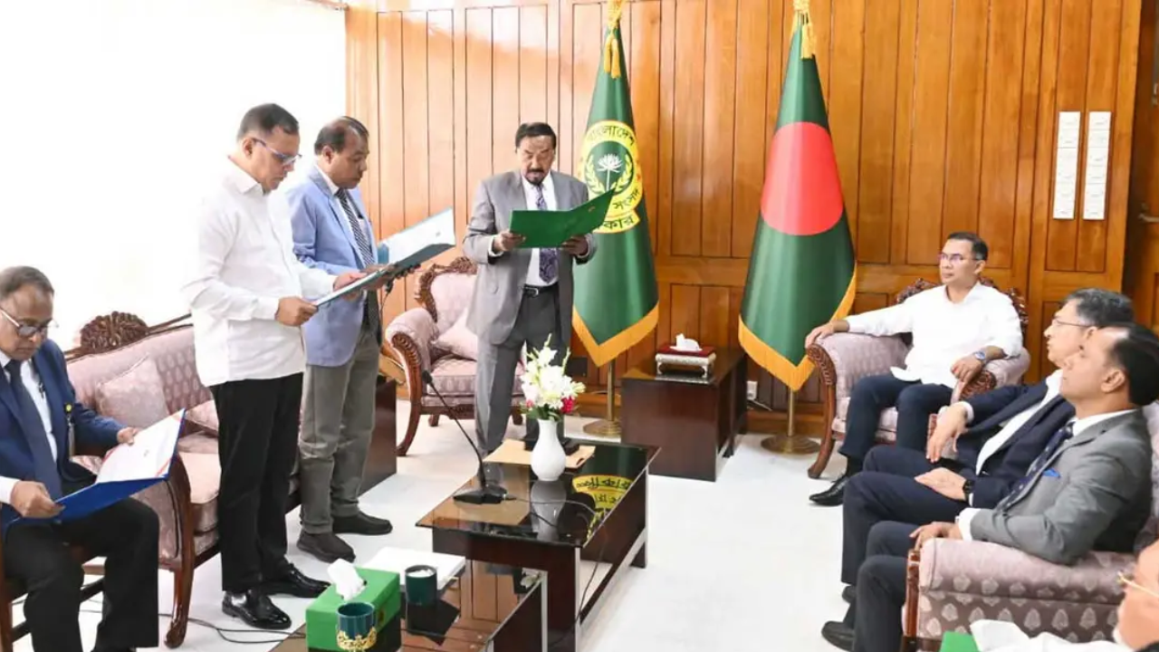 শপথ নিলেন নতুন ২ এমপি