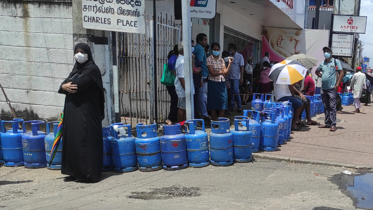 ইরান যুদ্ধ: নতুন অর্থনৈতিক সংকটের মুখে শ্রীলঙ্কা