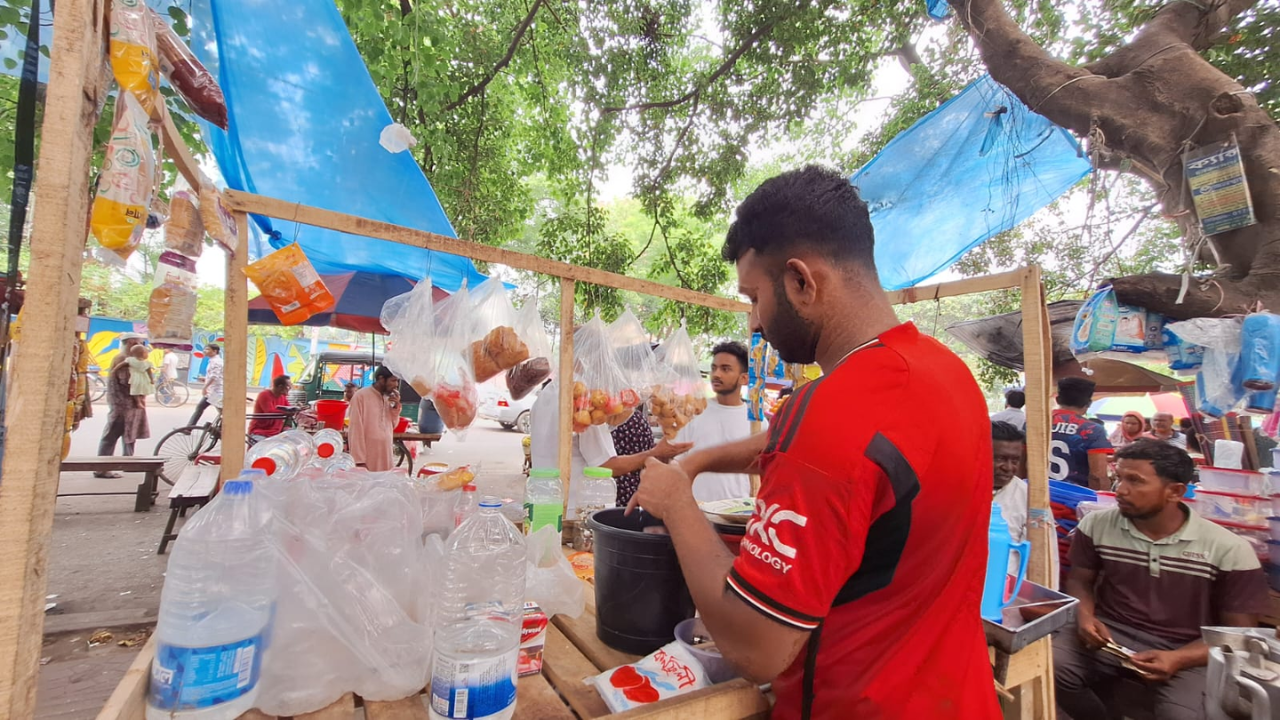 ‘সরকার যদি আমাদেরকে উঠিয়ে দেয়, তাহলে আমরা খামু কী’