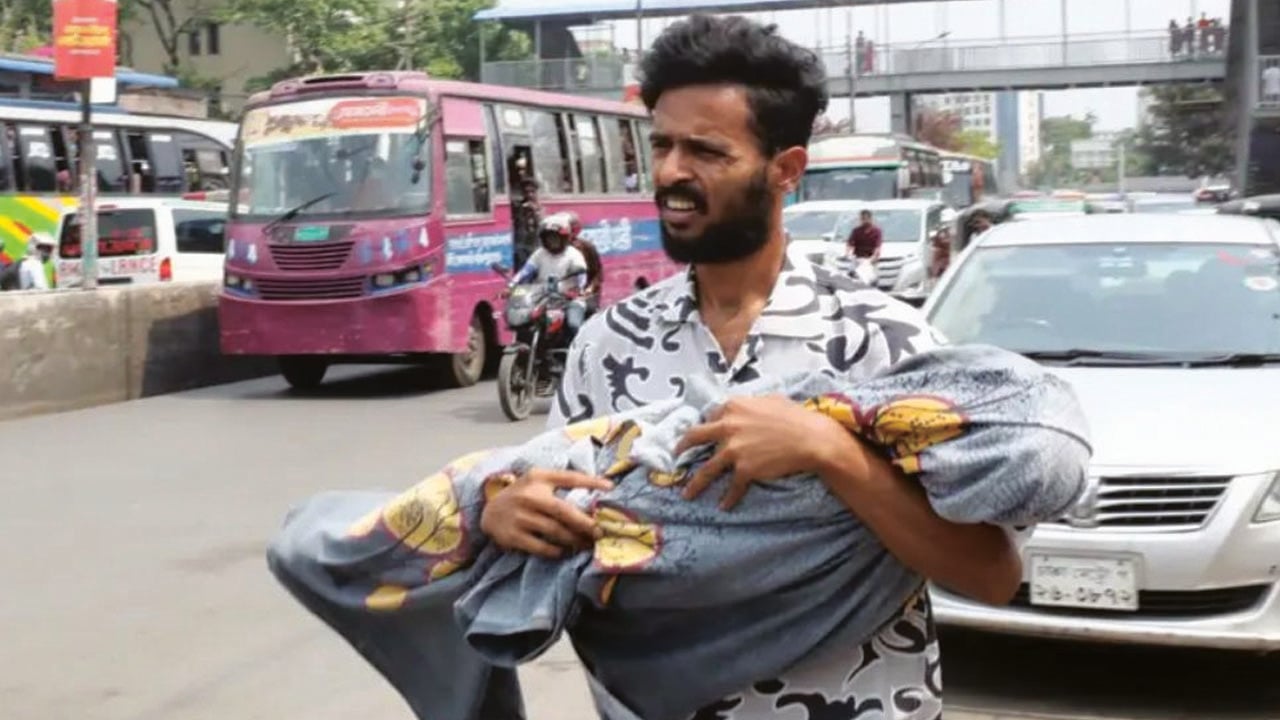 ভাইরাল সেই ছবির নেপথ্যে কী ছিলো?