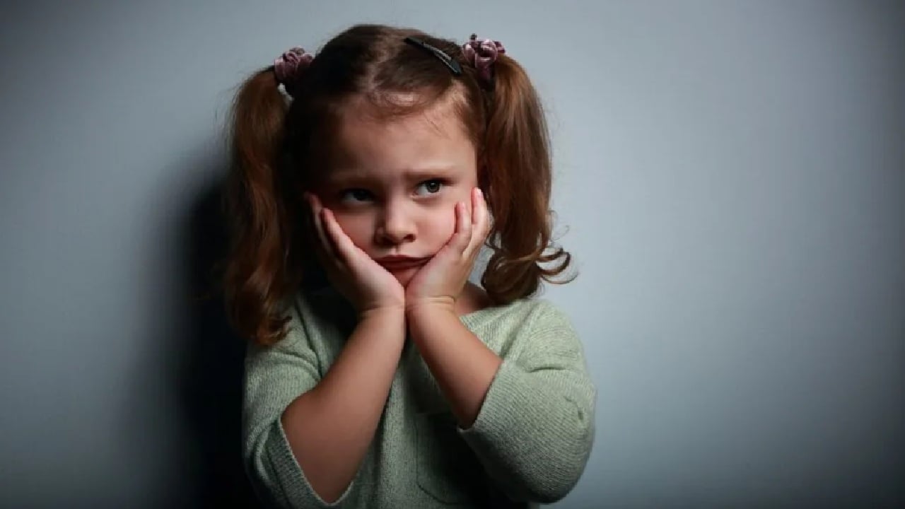 শৈশবের ভয়: কারণ, প্রভাব ও করণীয়