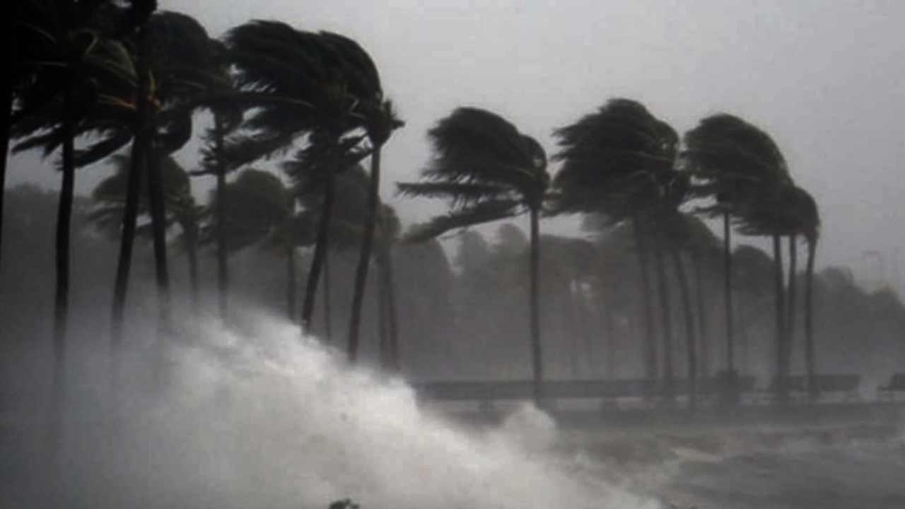 ৪ অঞ্চলে শক্তিশালী ঝড়ের পূর্বাভাস