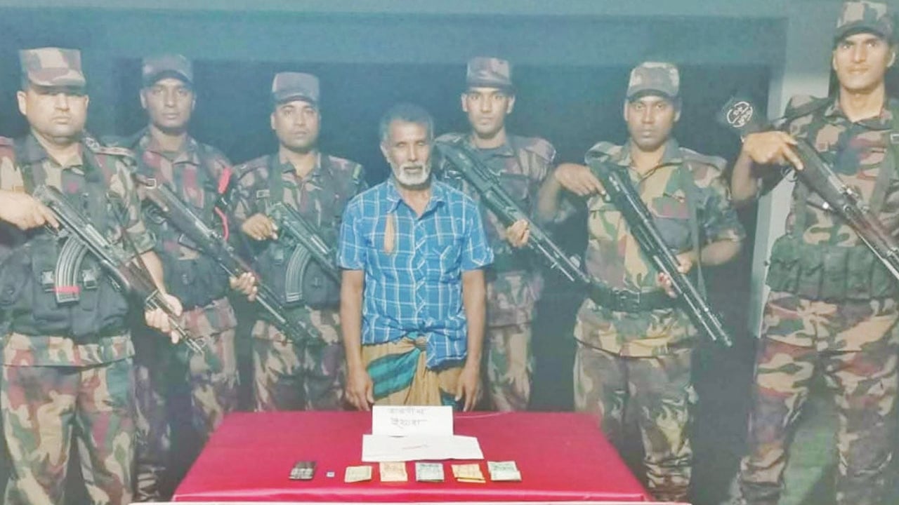 স্ত্রীকে গাছে বেঁধে পেটানো সেই স্বামী ইয়াবাসহ গ্রেপ্তার
