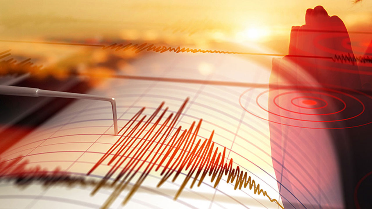 সাতসকালে ভূমিকম্পে কাঁপলো দেশ