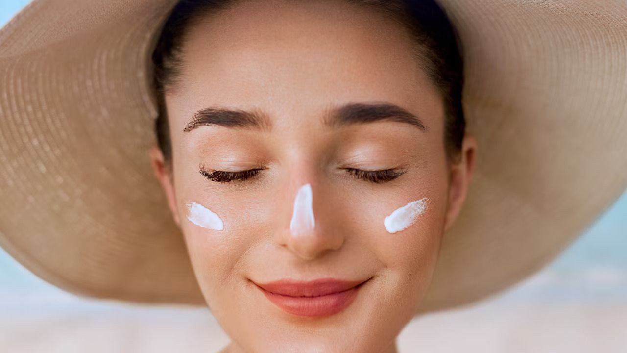 গরমে ত্বকের সুরক্ষায় সানস্ক্রিন হোক সহজ সমাধান